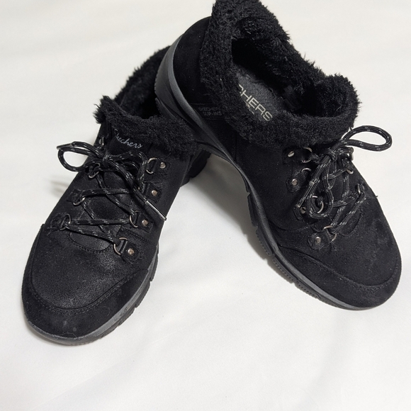 Skechers Shoes - Like New Women's Skechers Slip-Ins's Black Faux Fur Lined Shoe/Sneaker